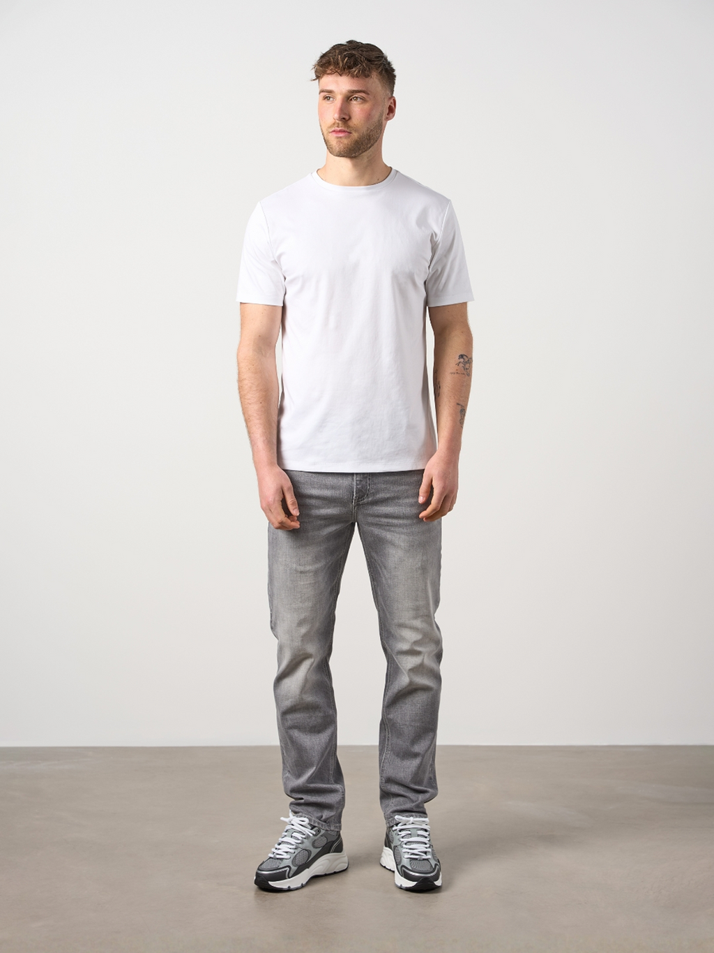 Straight Leg Denim Jeans Grey