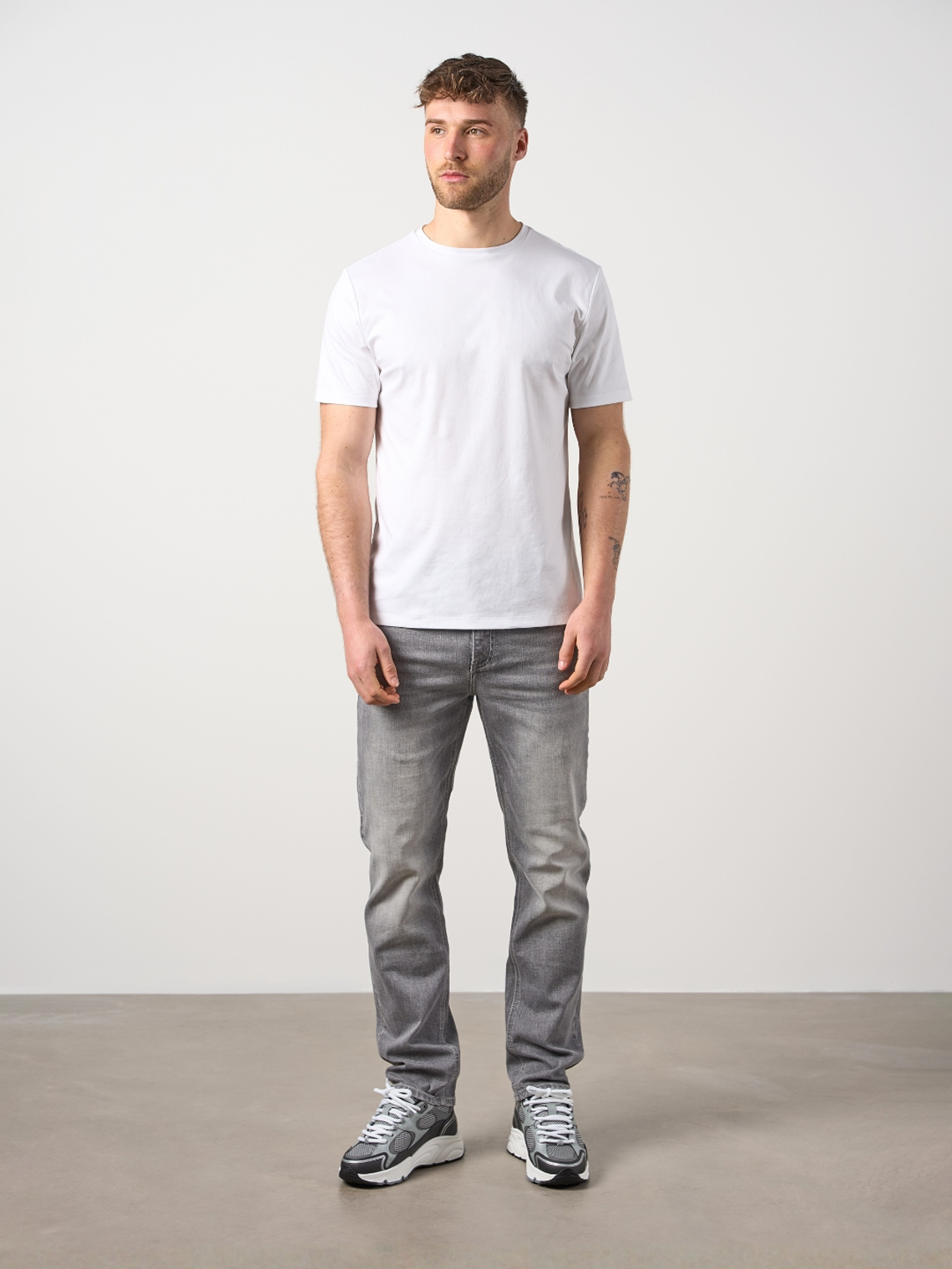Straight Leg Denim Jeans Grey